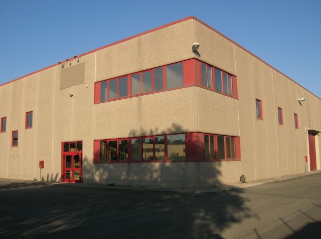 AFFITTASI CAPANNONE INDUSTRIALE DI PREGIO - ZONA STRATEGICA
