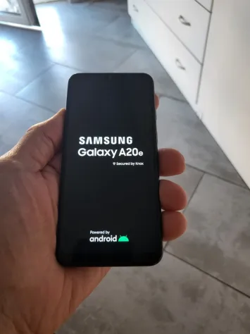 Samsung A20e