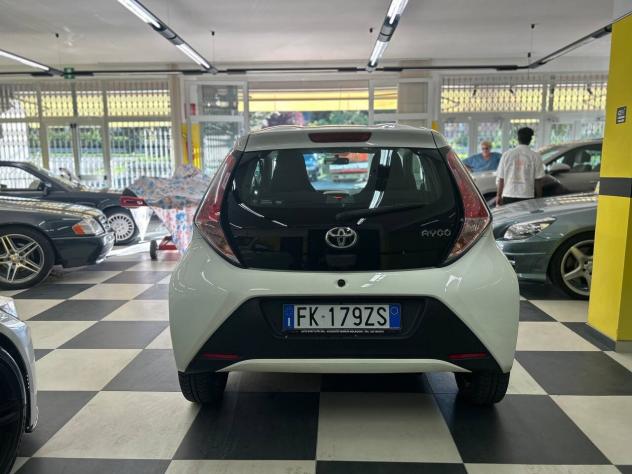 Toyota Aygo 1.0 VVT-i 69 CV 5 porte x-black TSS - Foto 5