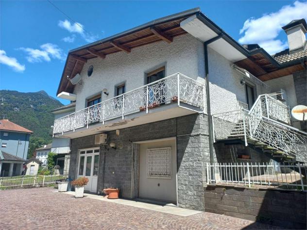 V000550 - VILLA CON 2 APPARTAMENTI GIARDINO E GARAGE - Foto 7
