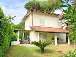 Villa in affitto a Forte dei Marmi 180 mq  Rif: 1238554