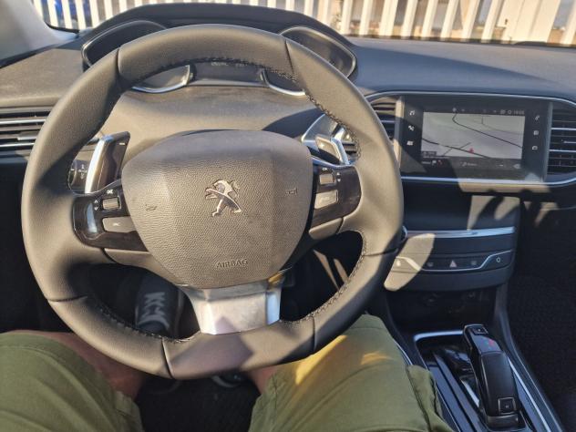 Peugeot 308 BlueHDi 130 EAT8 SW Business 2019 - Foto 8