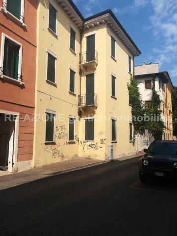 PALAZZETTO TERRA/CIELO DA RISTRUTTURARE IN CENTRO STORICO DI VICENZA - Foto 3