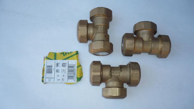 Lotto di raccordi e collari per tubo da 32 mm - Foto 2