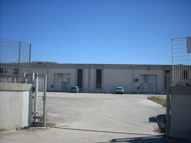Muros affittasi capannone 2 vani 350 Mq