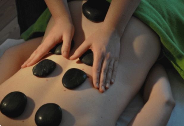 MASSAGGIO SUL LETTINO HOT STONES(CON PIETRE CALDE ) Tel:3279059742