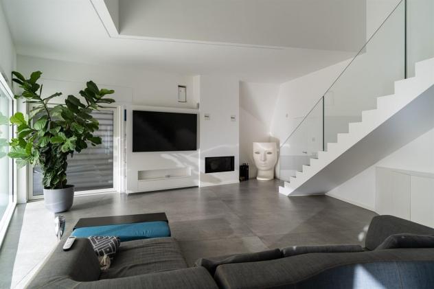 Eleganza Contemporanea e Vista Panoramica nella Villa di Design in classe A a Triuggio Montemerlo - Foto 5
