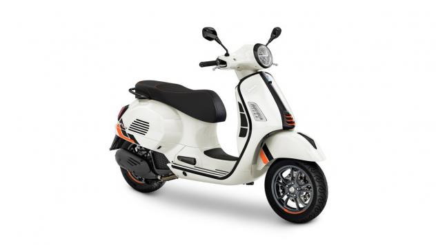 Vespa AMG GT VESPA GTS SUPERSPORT 125 HPE E5+ BIANCO