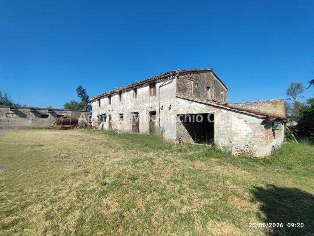Azienda agricola con casa fienile e 26 ettari circa di terreno agricolo - Foto 2