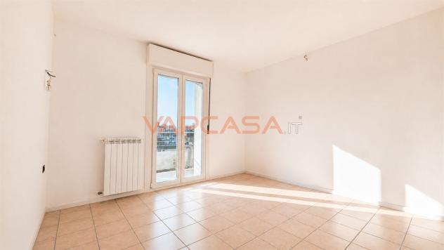 ESCLUSIVO E LUMINOSO TRIOLOCALE CON BOX DOPPIO - Foto 15