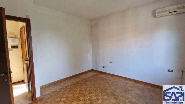 In vendita: appartamento indipendente in villa bifamiliare - Foto 17