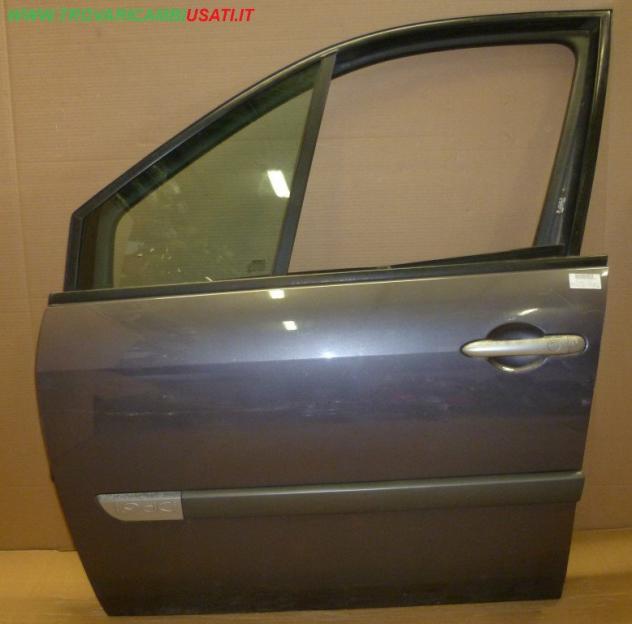 PORTA ANT.S. GRIGIO MEDIO NO ALZ. RENAULT SCENIC (J84)  Carrozzeria  Lamierati esterni  Porte  Porta ant. sx. RENAULT - GRAND SCENIC 2004  2009 - 01-0