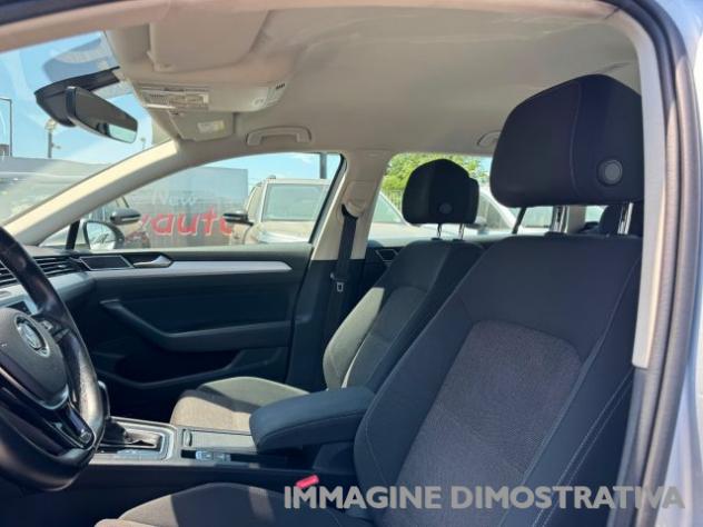 VOLKSWAGEN Passat Variant 2.0 TDI 150 Cv DSG Executive BlueMotion Tech. rif. 24039766 - Foto 10