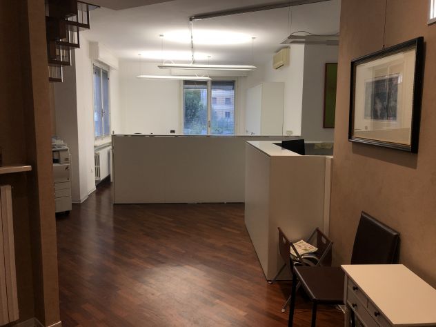 Affittasi stanze e postazioni di lavoro in studio professionale - Foto 2