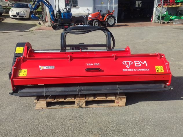 Trincia marca B&M MOD TBA 200 con spostamento idraulico