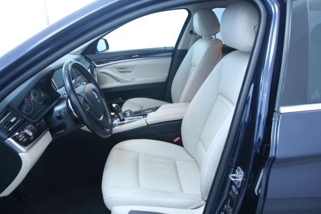 BMW Serie 5 520d Touring Aut. Cerchi in lega a V styling 331 da 19"/Interni in pelle Beige/Fari allo Xeno/Telecamera posteriore/Keyless system - Foto 7