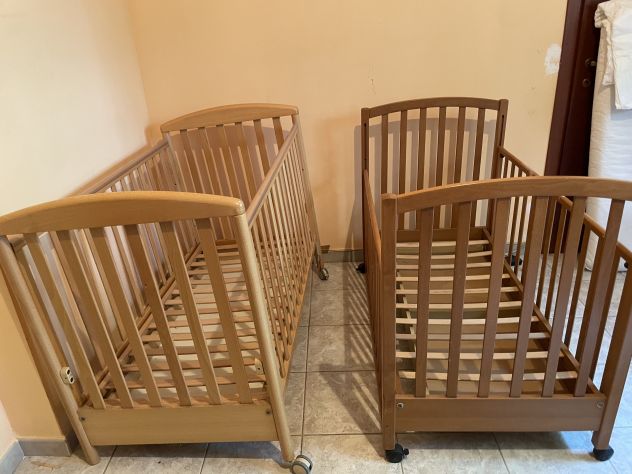2 Lettini / Culle in legno 130 x 70
