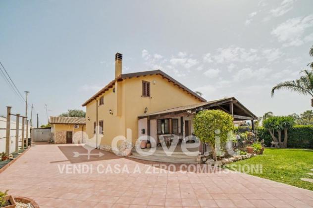 Villa di 200 m² con più di 5 locali in vendita a Siracusa