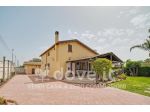 Villa di 200 m² con più di 5 locali in vendita a Siracusa