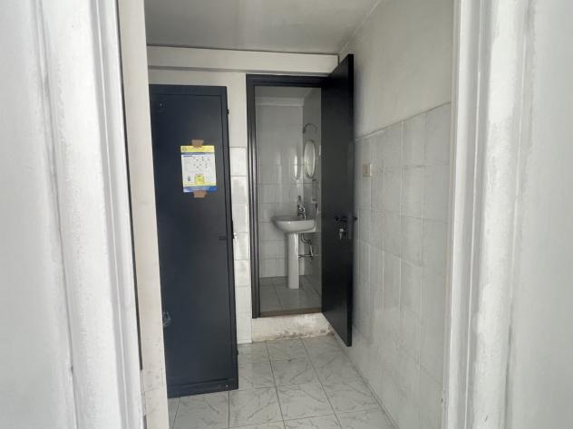 Oltre 3 vetrine in affitto a Carrara - Foto 17