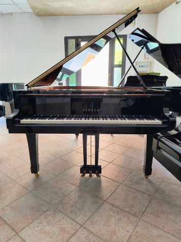Pianoforte Yamaha C3 E seminuovo con trasporto e panca inclusi