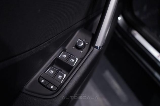 AUDI Q2 30 TDI 116cv S Line Edition Identity Black rif. 23869097 - Foto 10