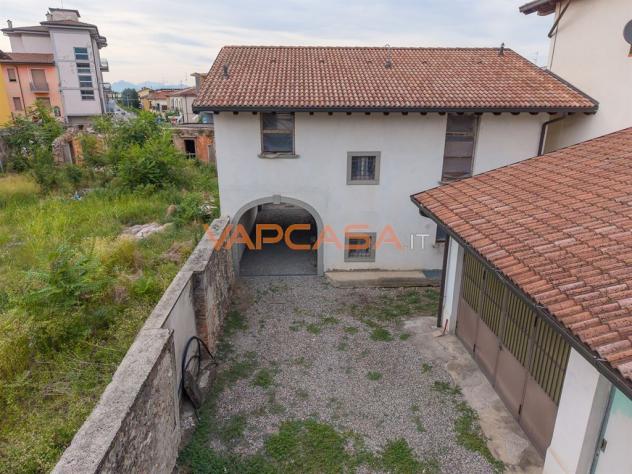 CORTE CON DUE FABBRICATI INDIPENDENTI DA RISTRUTTURARE - Foto 6