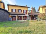Varano Borghi - villetta a schiera quasi completamente indipendente