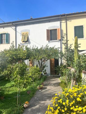 Terratetto in vendita a San Lorenzo Alle Corti - Cascina 135 mq Rif: 1406547
