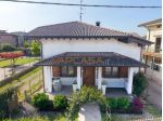 VILLA SINGOLA CON GIARDINO PRIVATO E POSSIBILITÀ PISCINA – CIVIDATE AL PIANO