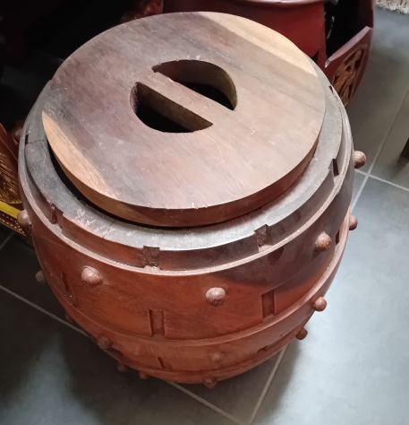 VENDO PRIVATAMENTE UN RARO SET INGLESE COMPOSTO DA UN TAVOLO e 4 SEDUTE - Foto 3