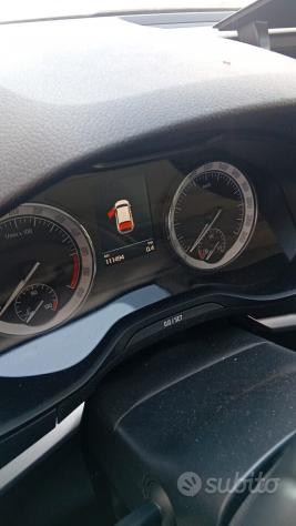 Skoda Karoq 2.0 TDI SCR 115 CV Executive SINISTRAT - Foto 8