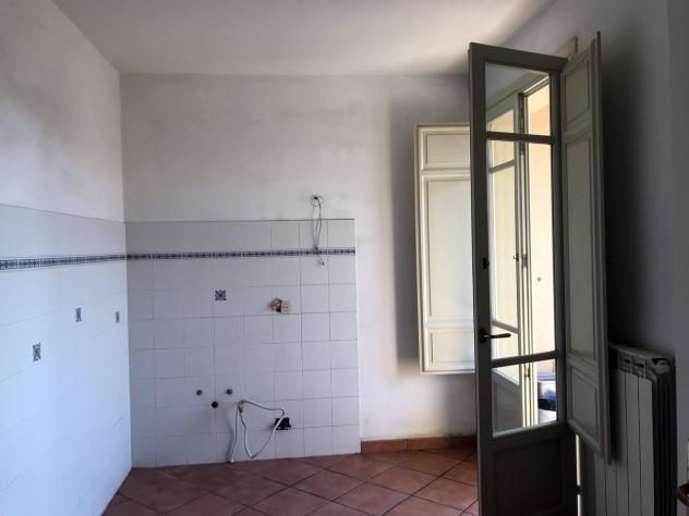 APPARTAMENTO INDIPENDENTE di 4 vani e di 118 mq (MASSAROSA) rif. 621 - Foto 3