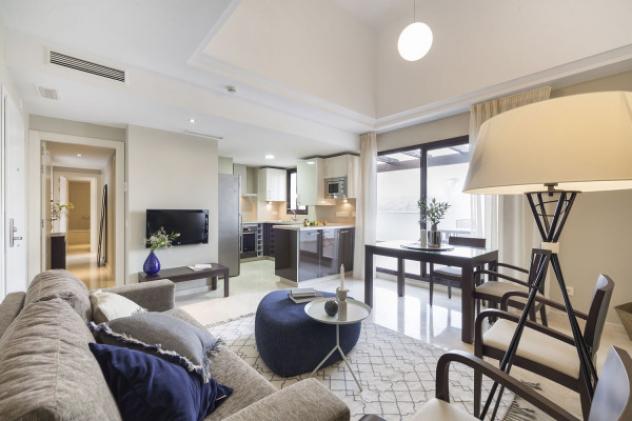 Appartamento di 120 m² con 4 locali e box auto in vendita a Estepona