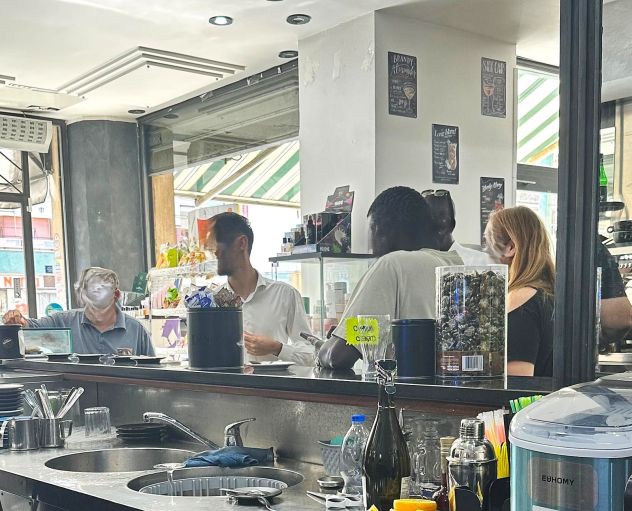 bar gastronomia fredda zona centocelle cedo in vendita