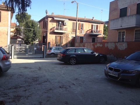 posti auto zona santa viola