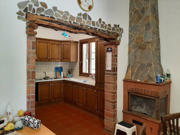 Villa indipendente ampia metratura, bel terreno in zona riservata e tranquilla - Foto 3