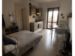 GRANDE MONOLOCALE CON BALCONE