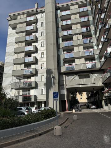 affittasi a referenziati appartamento attico bivani arredato con posto-auto, - Foto 2