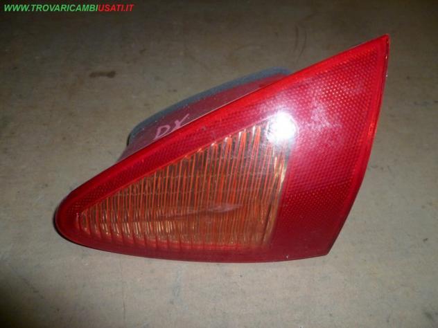 FANALE POST.D.(parte int.) PLASTICA ROSSA ALFA ROMEO 147 (937-W8) Parti elettriche Fanaleria Fanali Fanale int. post. d ALFA ROMEO - 147 - 01-08-2
