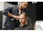 Candidati come parrucchiere per Trillo, e passa a Fashion Week e shooting