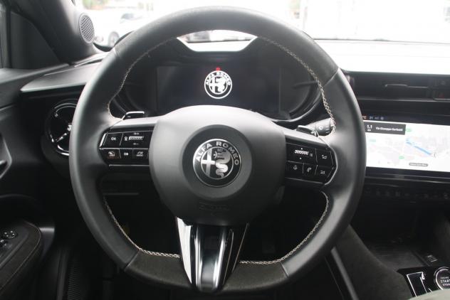 Alfa Romeo Junior Ibrida 1.2 eDCT6 ibrida Milano Cortina 2026 - Foto 9