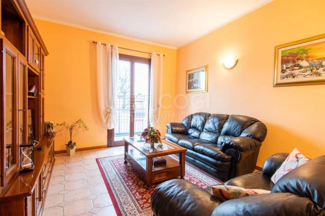 Elegante appartamento indipendente con giardino privato e ampio garage - Foto 5