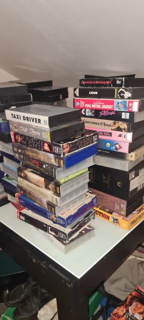 Più di 600 videocassette