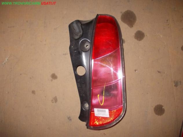 FANALE POST.D. LANCIA YPSILON (843-TE/TI)  Parti elettriche  Fanaleria  Fanali  Fanale est. post. d LANCIA - YPSILON - 01-07-2003 - 01-12-2011