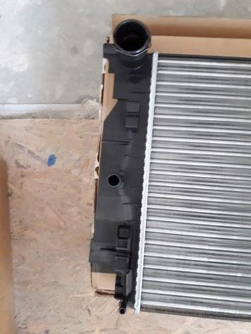 Radiatore motore vw crafter 2.5 tdi 2e0121253b - Foto 2
