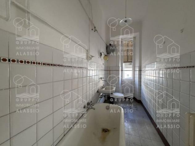 ALASSIO: Proponiamo grande alloggio in via Dante - Foto 10