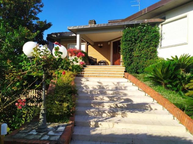 Villa in vendita a Marina di Carrara - Carrara 300 mq Rif: 1309783