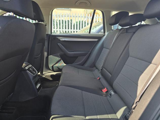 Skoda Octavia 1.4 TSI Executive G-Tec 110CV - Foto 10