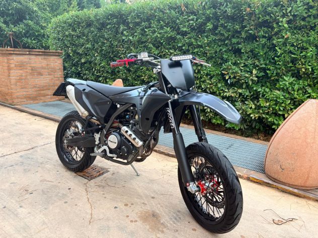 Vendo splendida Fantic Motard XMF 125 4 tempi - Foto 3